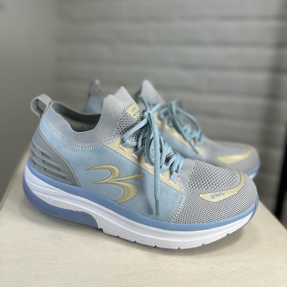 Women’s Gravity Defyer Matte M athletic crosstrainers. Size 10. Powder Blue.